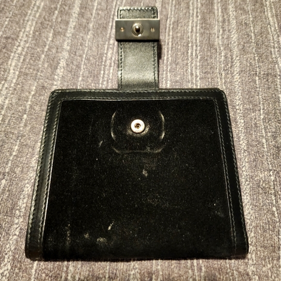 Authentic GUCCI - Suede and Leather Bi-Fold Wallet - Picture 2 of 14